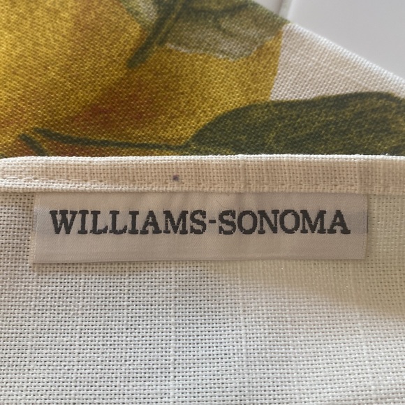 WILLIAM SONOMA KITCHEN TOWELS, 100% COTTON LIKE NEW. The price is a bundle - Picture 2 of 4